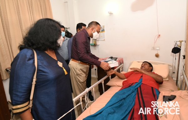 WAR VETERAN INMATES HONOURED BY COMMANDER OF THE AIR FORCE AT ‘MIHINDU SETH MEDURA’, ATTIDIYA